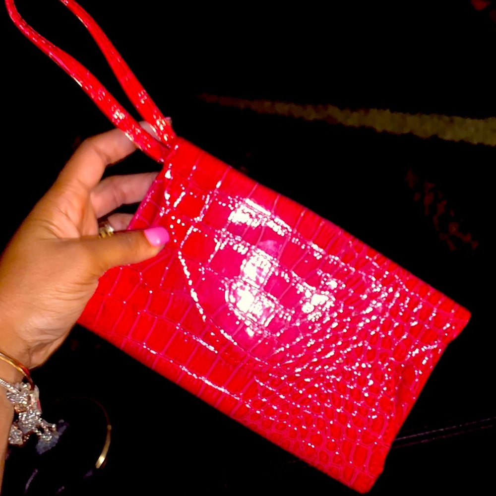 Red snake clutch